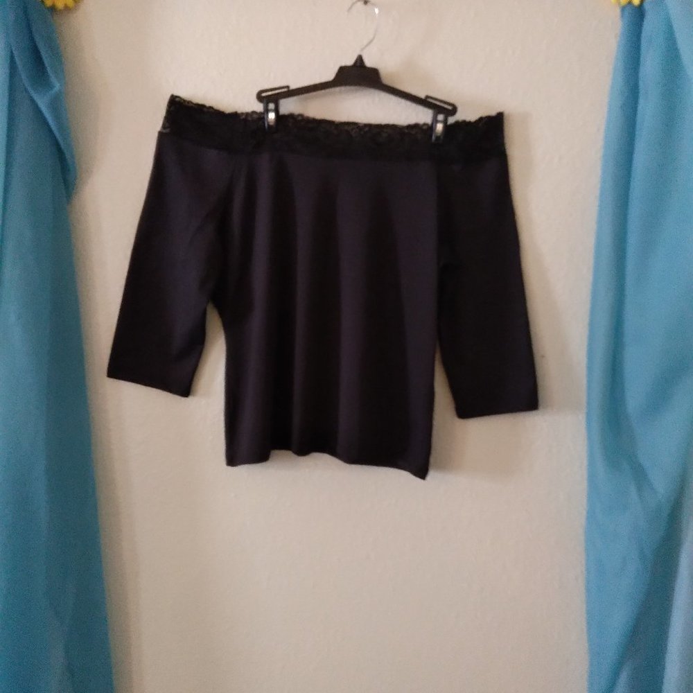 XL Black Stretchy Off-The-Shoulder Top with Black lace Neck/Shoulder Line Trim